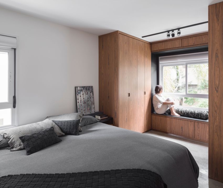 Modern apartment with black iron frame - Interior Design Ideas