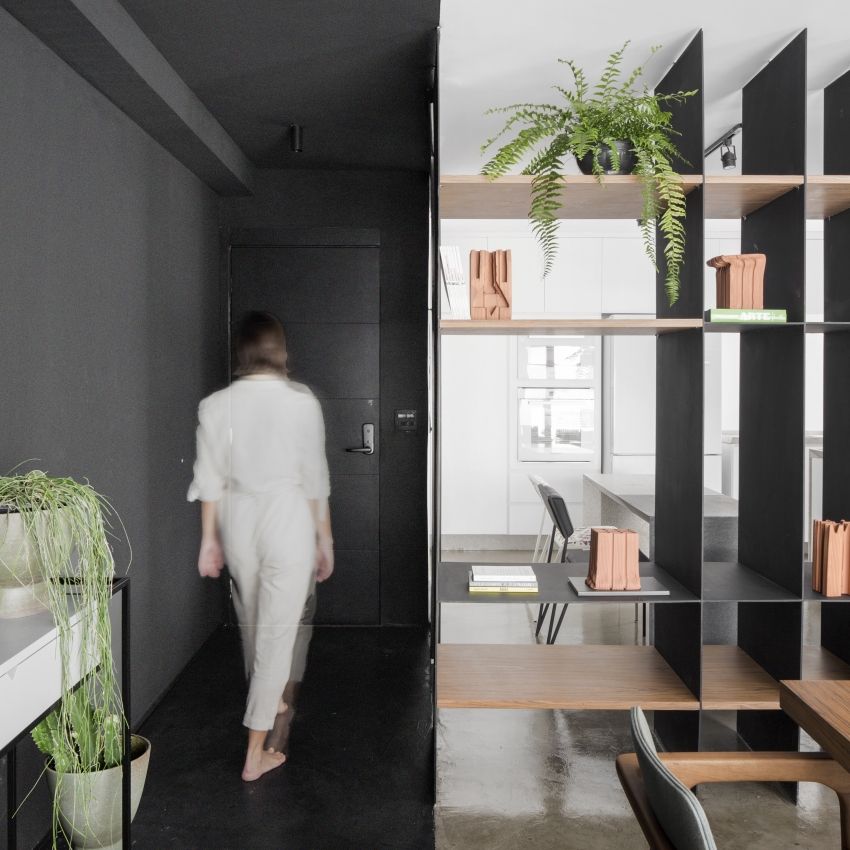 Modern apartment with black iron frame - Interior Design Ideas