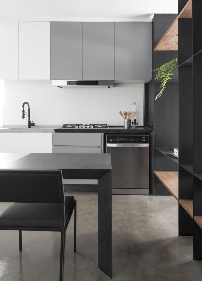 Modern apartment with black iron frame - Interior Design Ideas