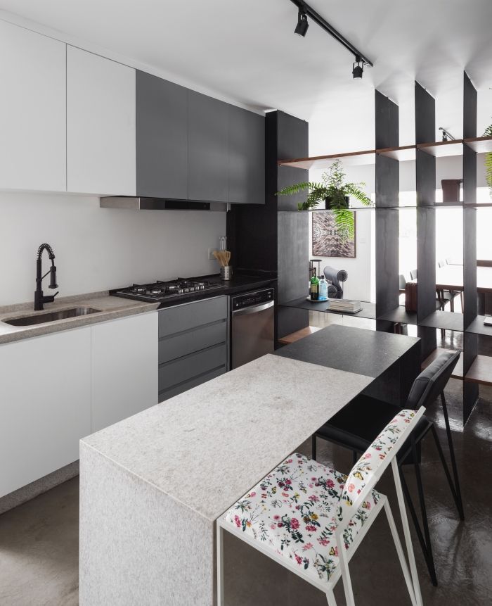 Modern apartment with black iron frame - Interior Design Ideas