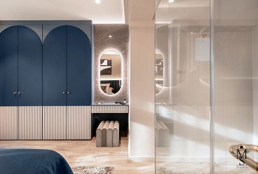 Luxurious light classic French home with soft coral dough - Interior Design Ideas