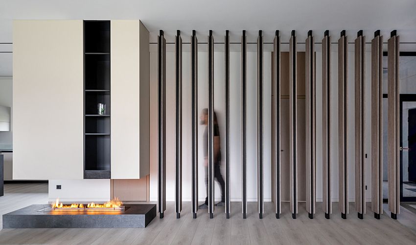 The house has a vertical wooden grille corridor - Interior Design Ideas