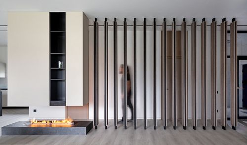 The house has a vertical wooden grille corridor